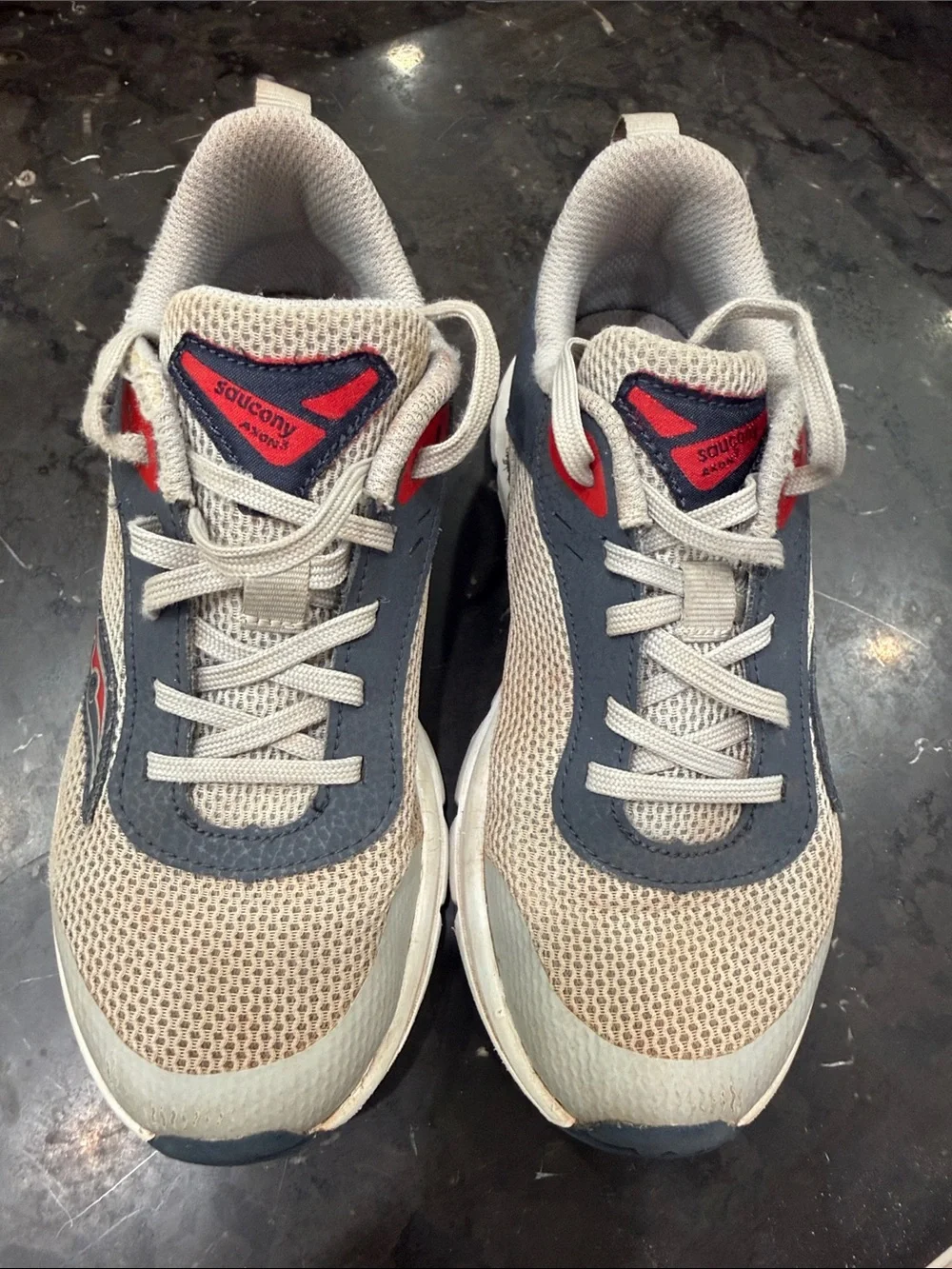Boys Saucony Beige Gray Red Mesh Running Shoes - 2.5W - WIDE